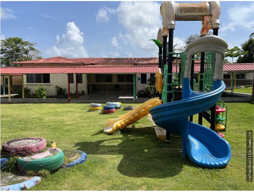SE VENDE TERRENO COMERCIAL EN COLON
