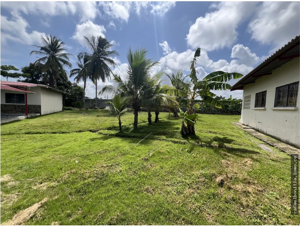 SE VENDE TERRENO COMERCIAL EN COLON
