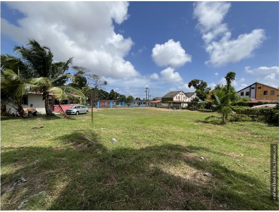 SE VENDE TERRENO COMERCIAL EN COLON