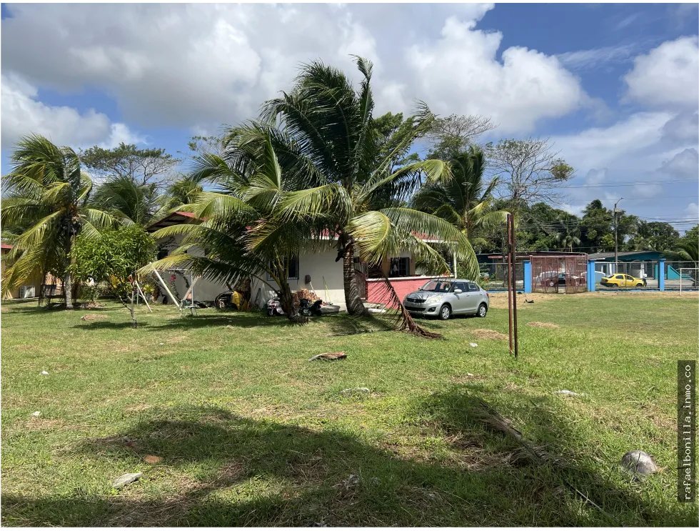 SE VENDE TERRENO COMERCIAL EN COLON