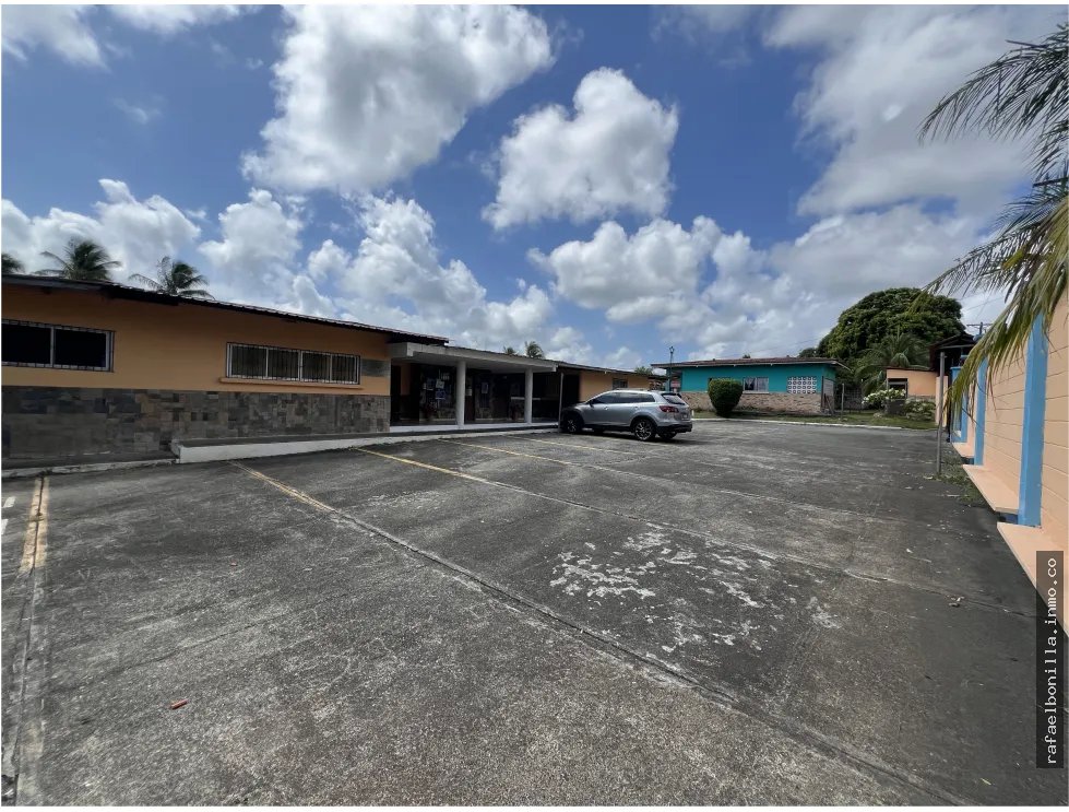 SE VENDE TERRENO COMERCIAL EN COLON