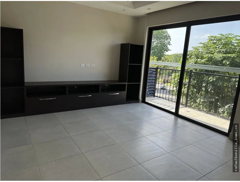 APARTMENT FOR RENT IN EMBASSY CLUB