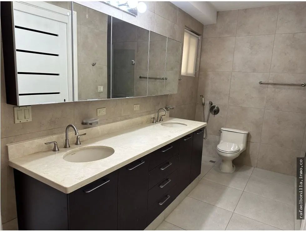 APARTMENT FOR RENT IN EMBASSY CLUB