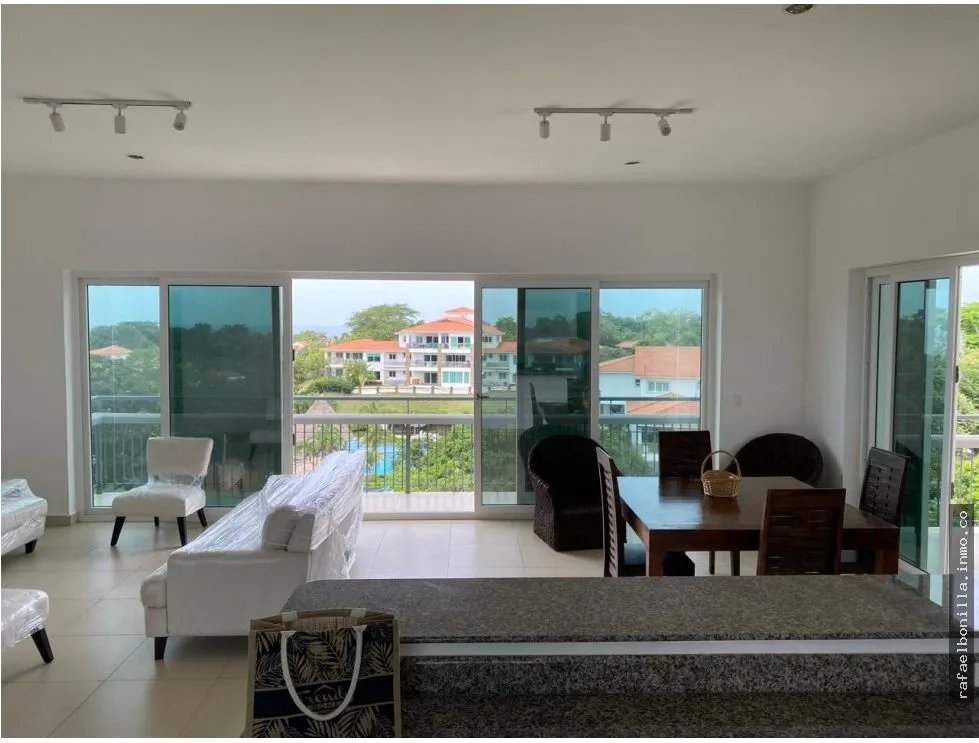SE VENDE APARTAMENTO EN PUNTA BARCO