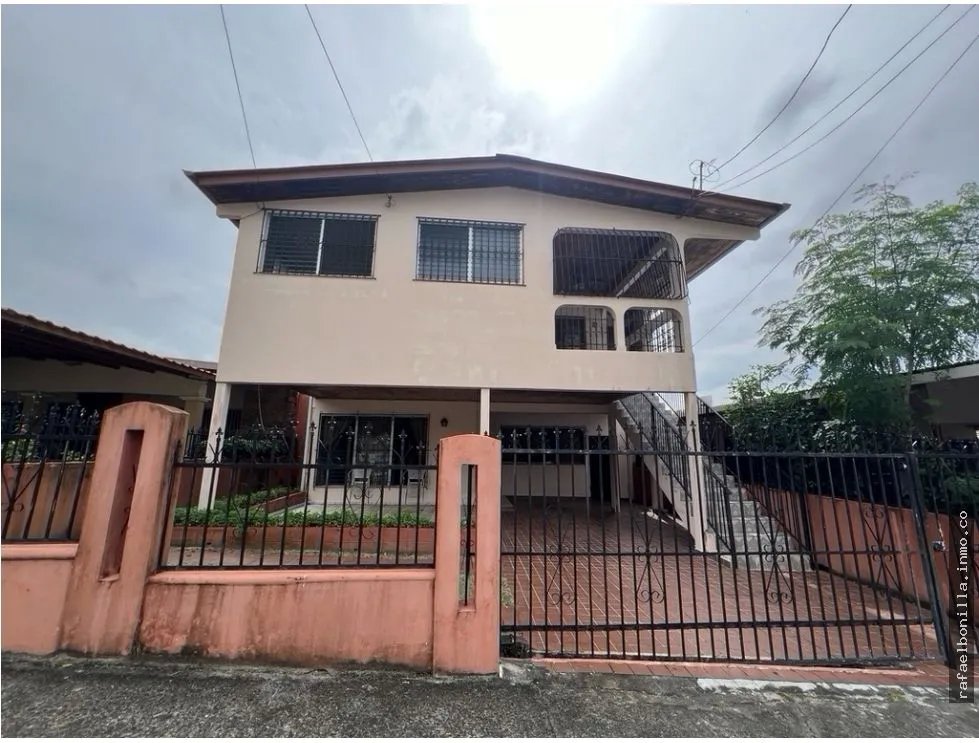 SE VENDEN DOS CASAS EN BETANIA