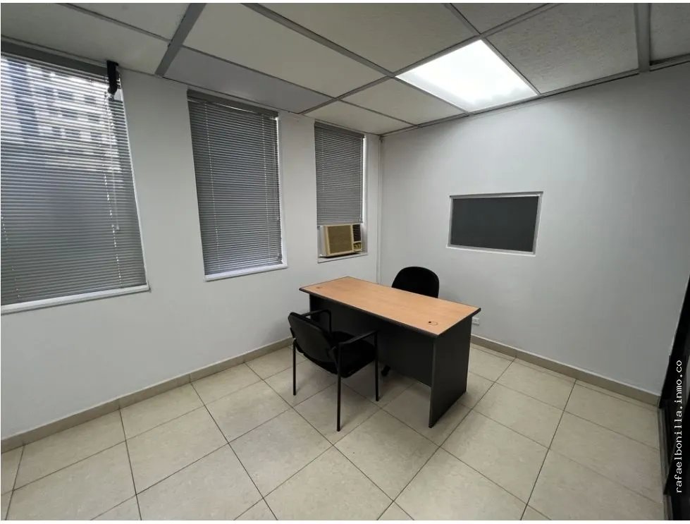 SE VENDE OFICINA EN AVE. FEDERICO BOYD