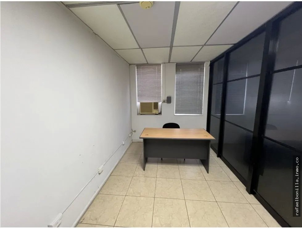 SE VENDE OFICINA EN AVE. FEDERICO BOYD
