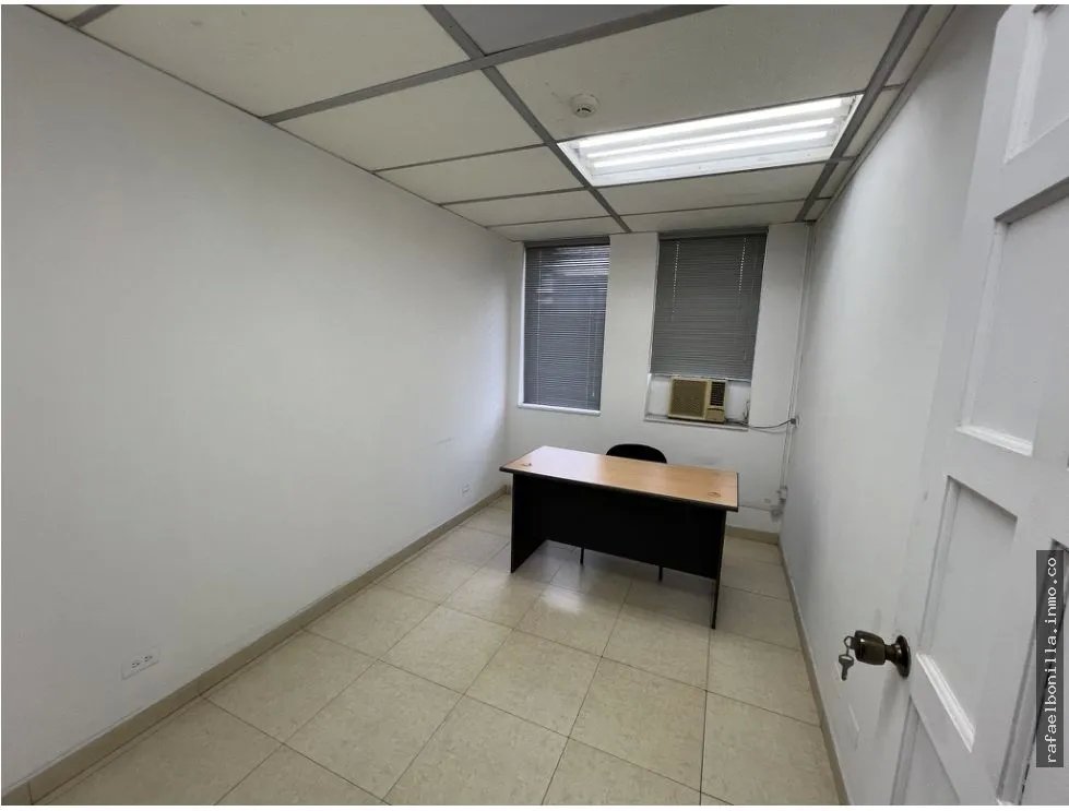 SE VENDE OFICINA EN AVE. FEDERICO BOYD