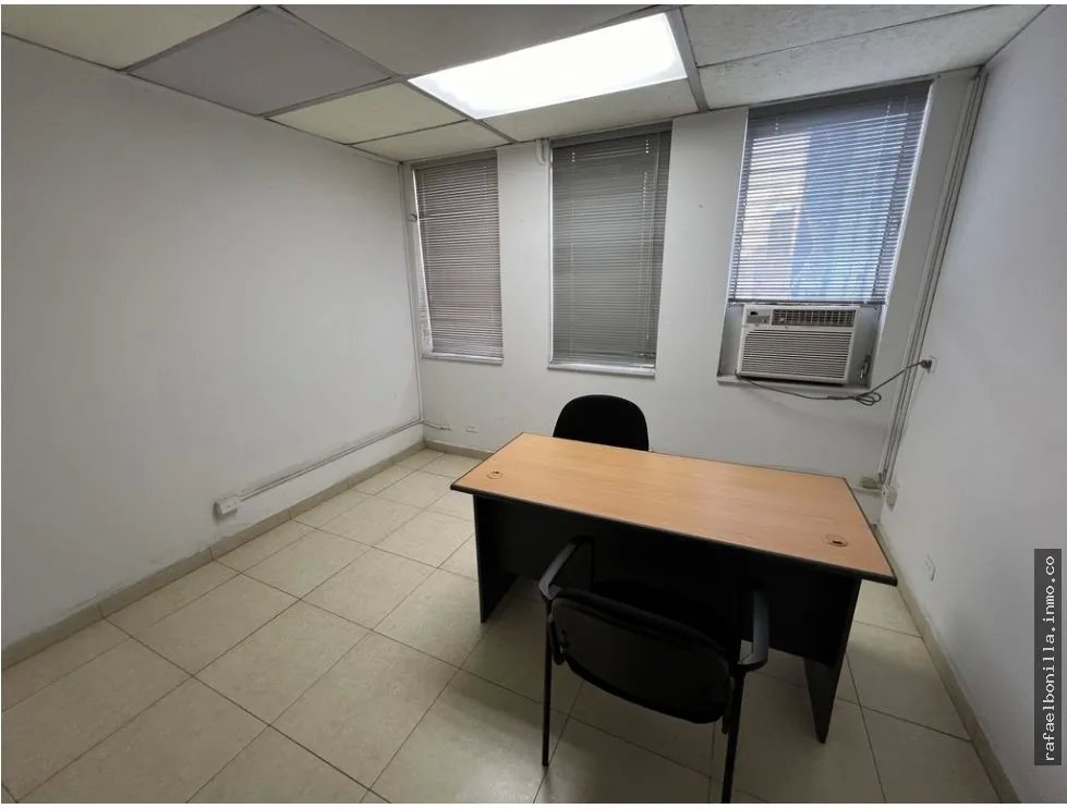 SE VENDE OFICINA EN AVE. FEDERICO BOYD