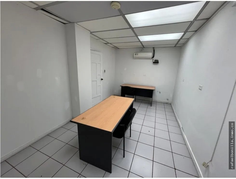 SE VENDE OFICINA EN AVE. FEDERICO BOYD