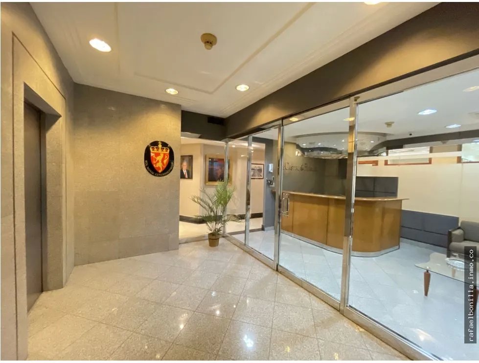 SE VENDE OFICINA (Ave. Federico Boyd)