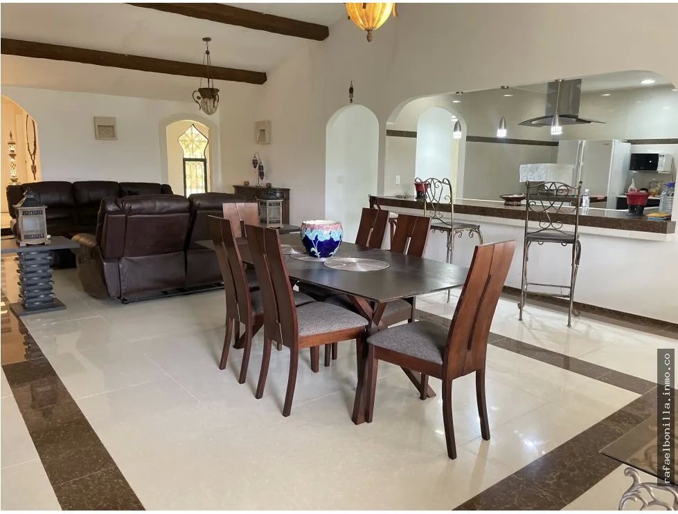 SE VENDE CASA EN CERRO AZUL