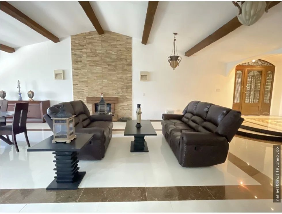 SE VENDE CASA EN CERRO AZUL