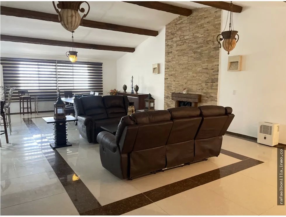 SE VENDE CASA EN CERRO AZUL