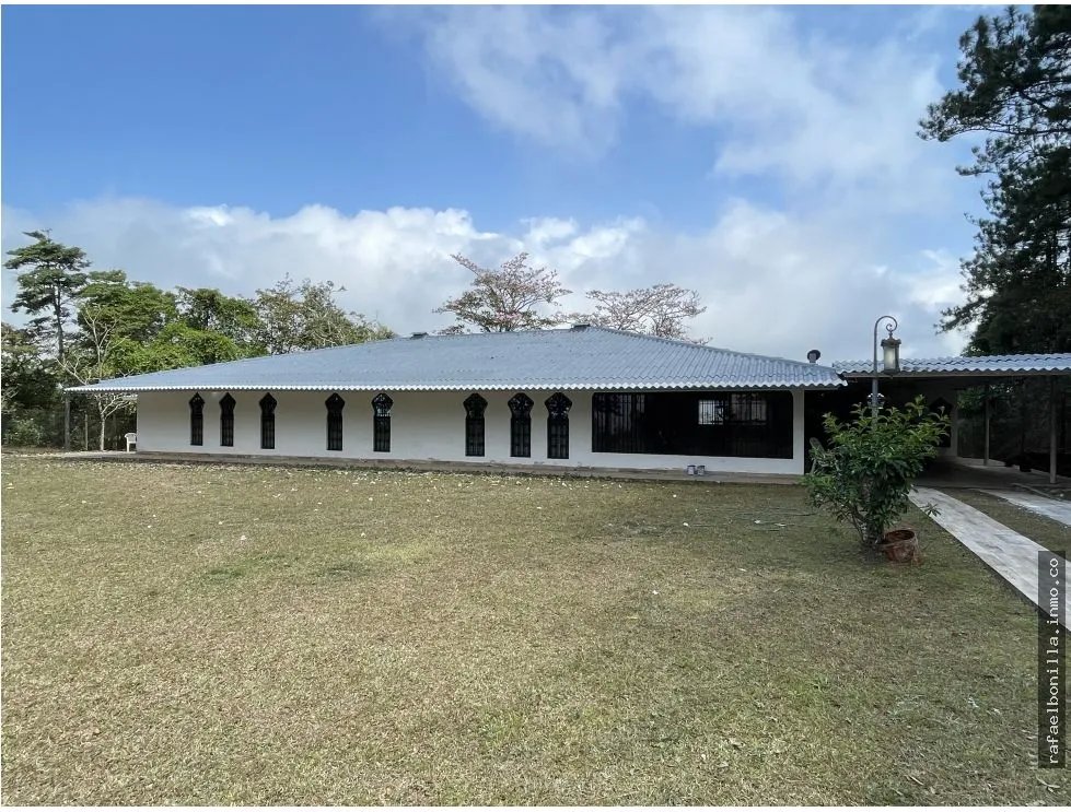SE VENDE CASA EN CERRO AZUL