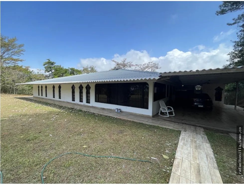 SE VENDE CASA EN CERRO AZUL