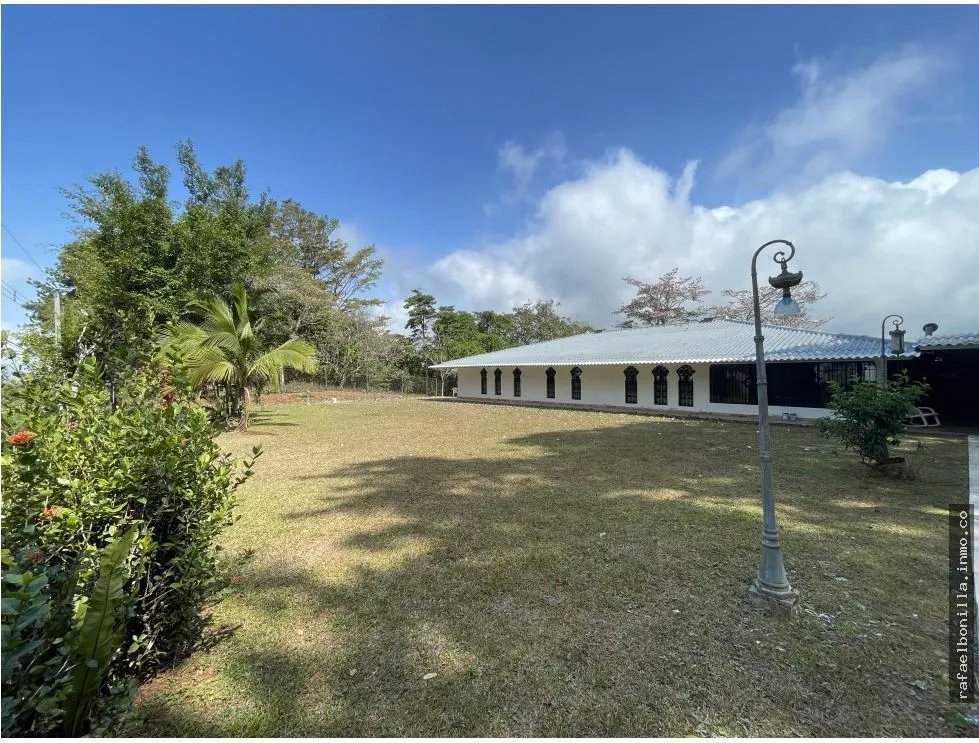 SE VENDE CASA EN CERRO AZUL