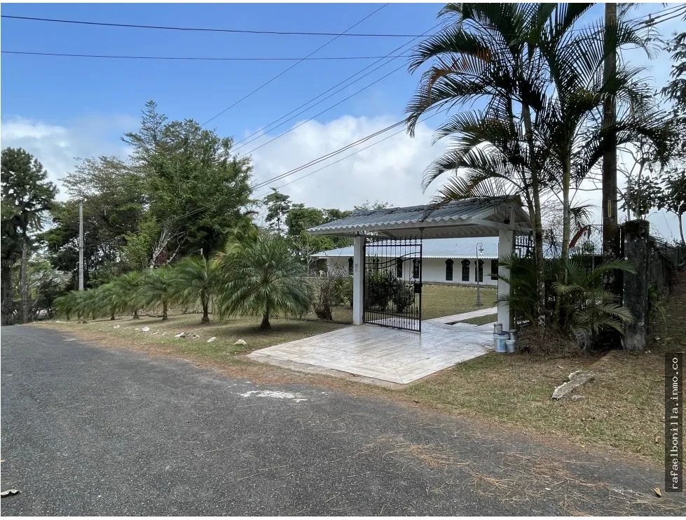 SE VENDE CASA EN CERRO AZUL