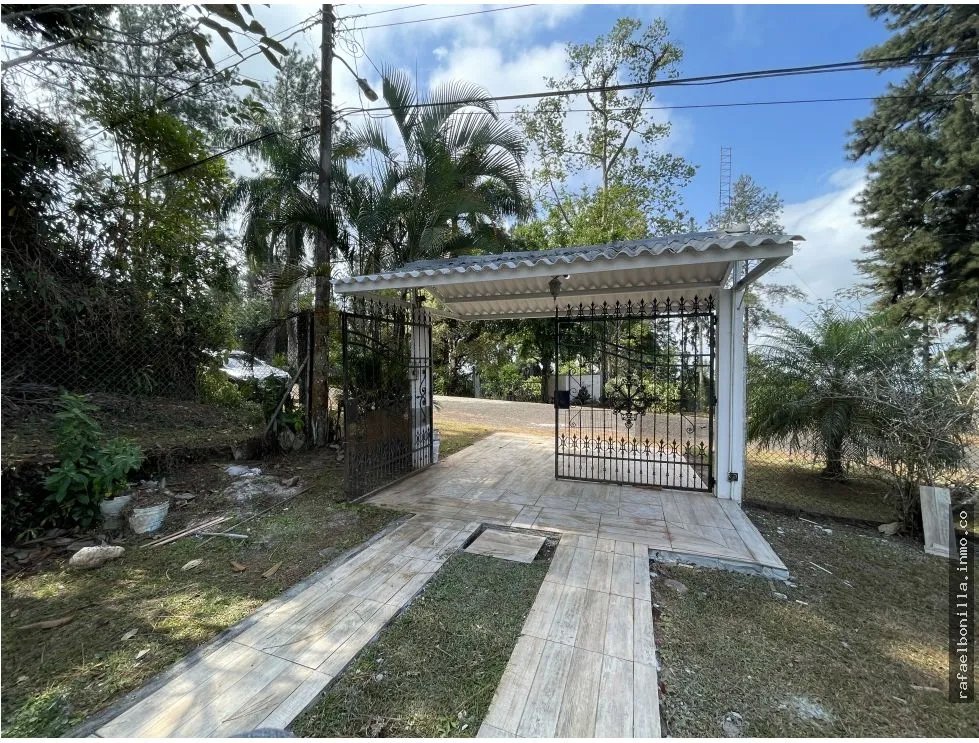 SE VENDE CASA EN CERRO AZUL