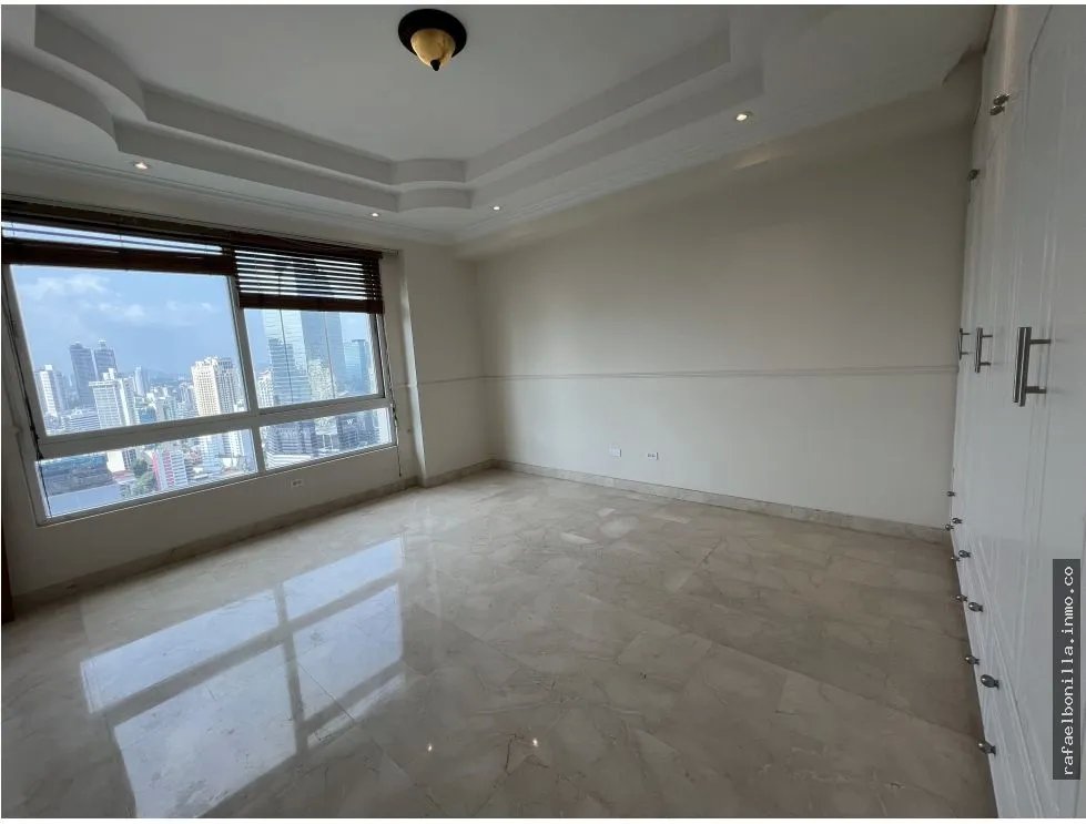 SE VENDE APARTAMENTO EN AVENIDA BALBOA