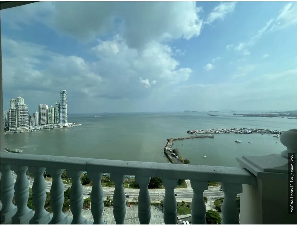 SE VENDE APARTAMENTO EN AVENIDA BALBOA