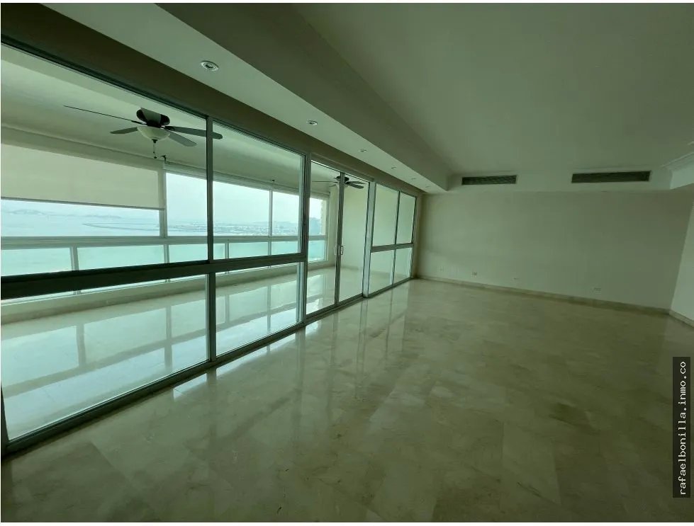 SE VENDE APARTAMENTO EN AVENIDA BALBOA