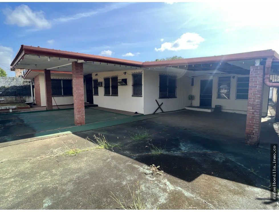 SE VENDE CASA (CIUDAD RADIAL)
