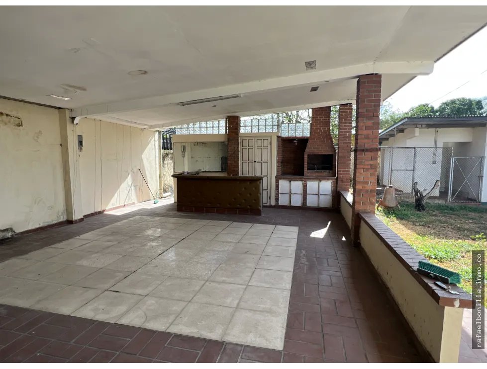 SE VENDE CASA (CIUDAD RADIAL)