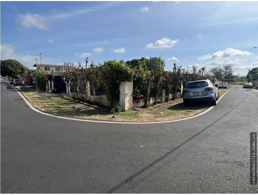 SE VENDE CASA (CIUDAD RADIAL)