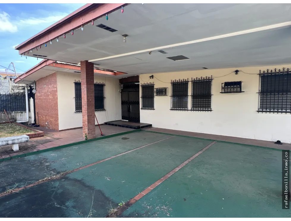 SE VENDE CASA (CIUDAD RADIAL)