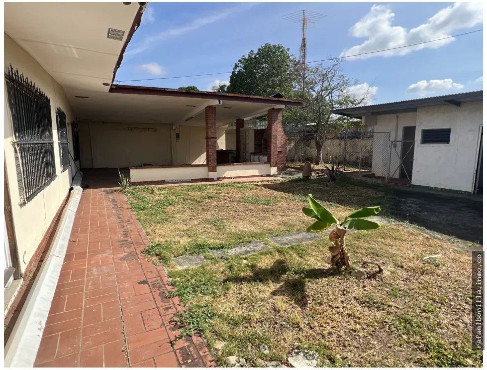 SE VENDE CASA (CIUDAD RADIAL)