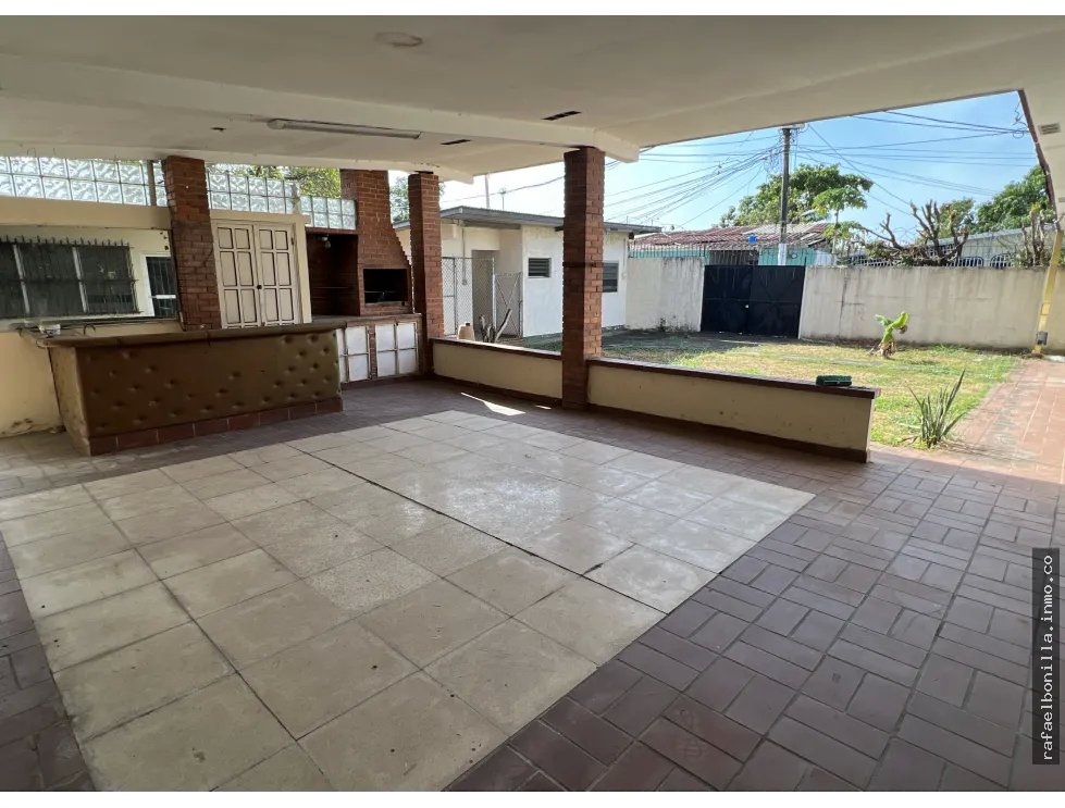 SE VENDE CASA (CIUDAD RADIAL)