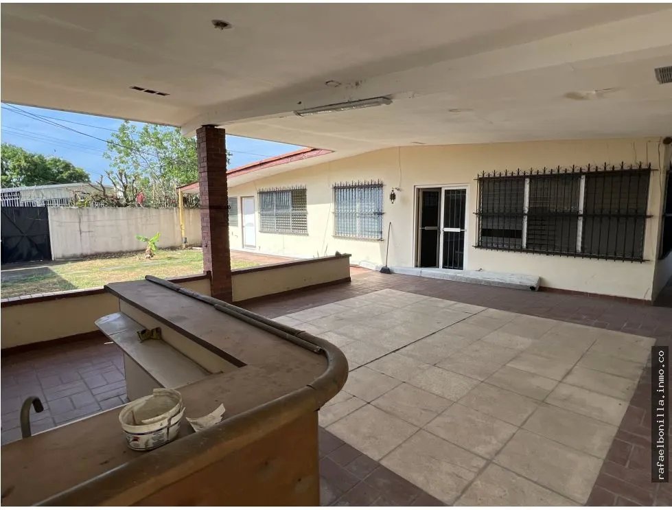 SE VENDE CASA (CIUDAD RADIAL)
