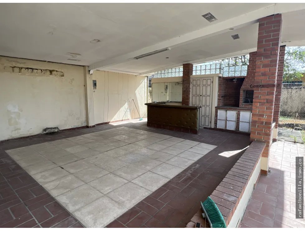 SE VENDE CASA (CIUDAD RADIAL)