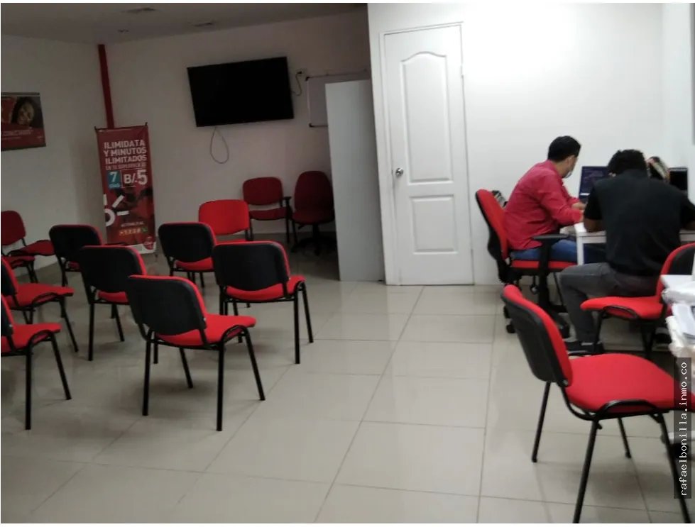 SE VENDE LOCAL COMERCIAL (PLAZA BANCONAL SANTIAGO)