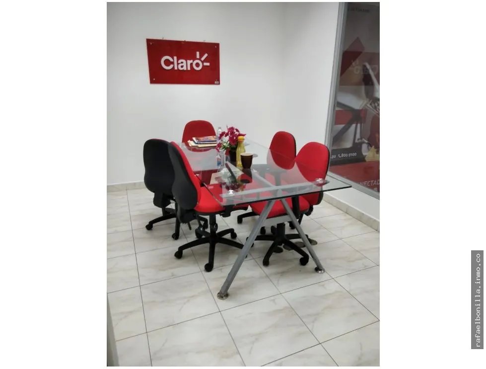SE VENDE LOCAL COMERCIAL (PLAZA BANCONAL SANTIAGO)