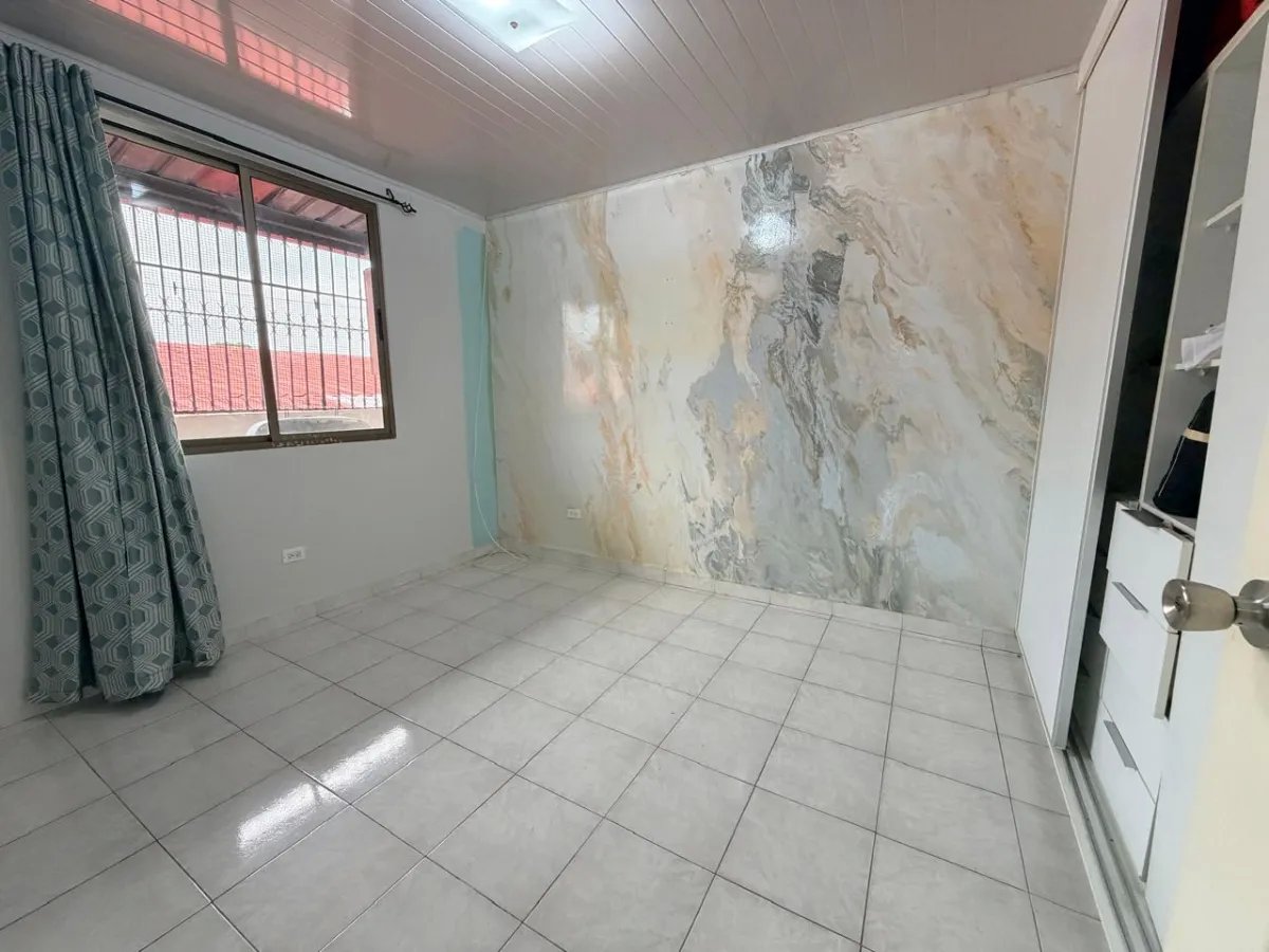 House for Sale with Pool in Villa Lucre