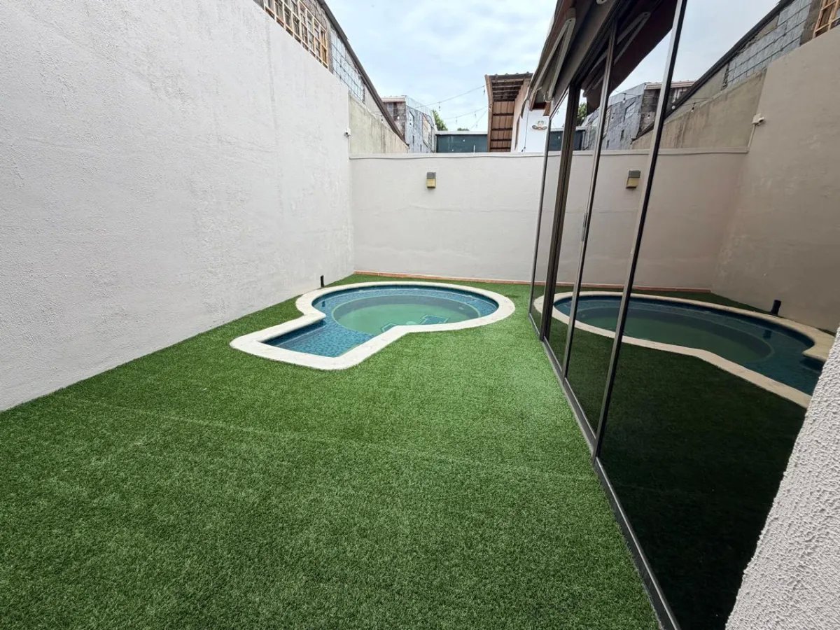 House for Sale with Pool in Villa Lucre
