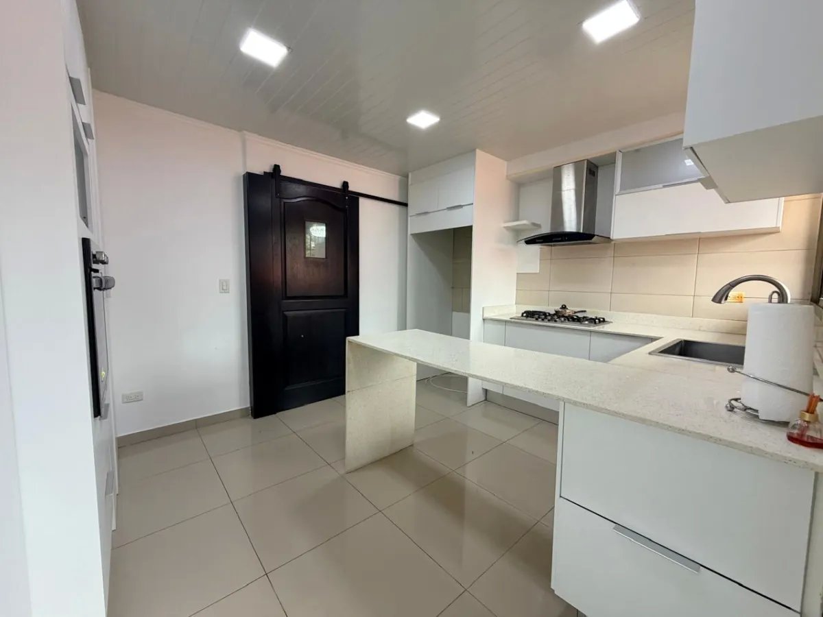 House for Sale with Pool in Villa Lucre