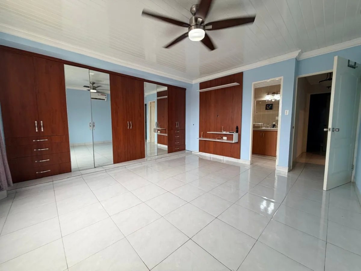 House for Rent with Pool | Villa Lucre