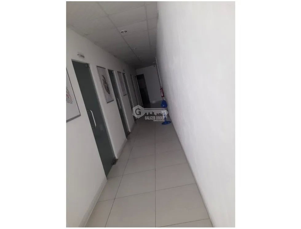 SE ALQUILA LOCAL SAN FRANCISCO 100M 1 BAÑO DIVISIONES EN PLANTA ALTA