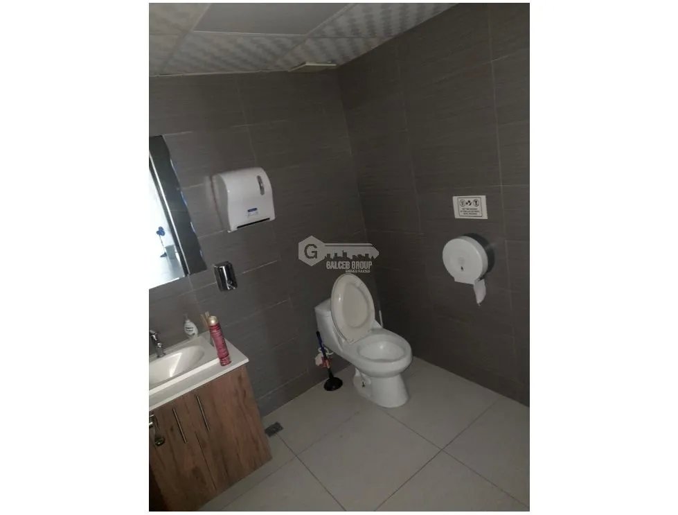 SE ALQUILA LOCAL SAN FRANCISCO 100M 1 BAÑO DIVISIONES EN PLANTA ALTA