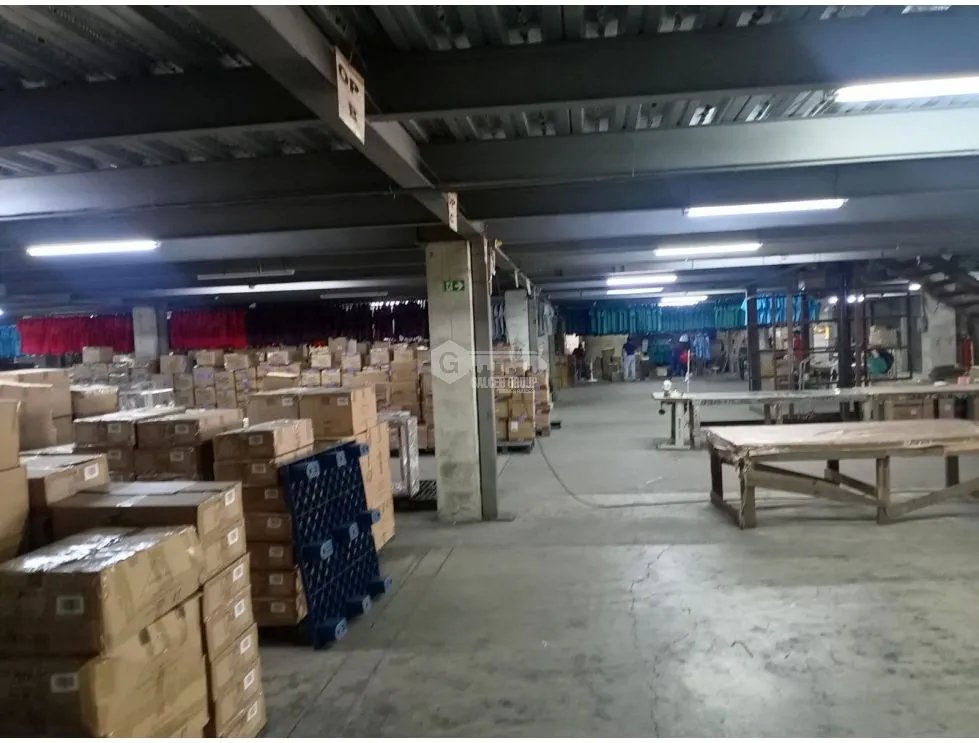 SE ALQUILA GALERA COMERCIAL COLON ZONA LIBRE 2000M MEZANINE 2 NIVELES