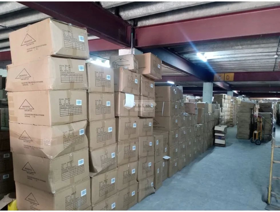 SE ALQUILA GALERA COMERCIAL COLON ZONA LIBRE 2000M MEZANINE 2 NIVELES