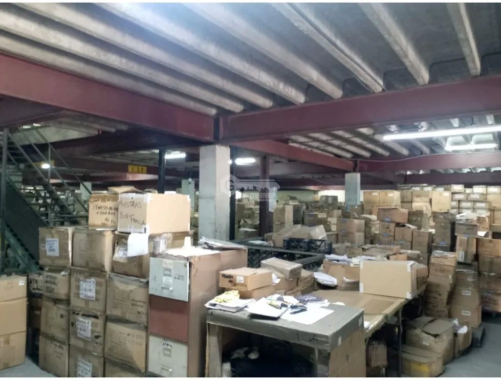SE ALQUILA GALERA COMERCIAL COLON ZONA LIBRE 2000M MEZANINE 2 NIVELES