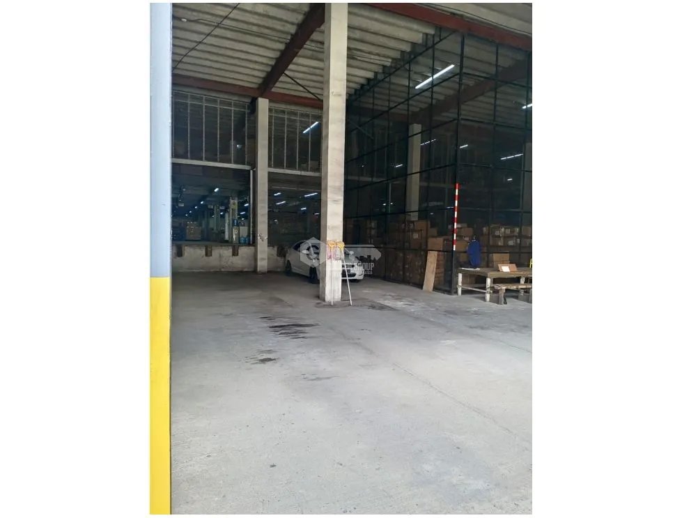 SE ALQUILA GALERA COMERCIAL COLON ZONA LIBRE 2000M MEZANINE 2 NIVELES