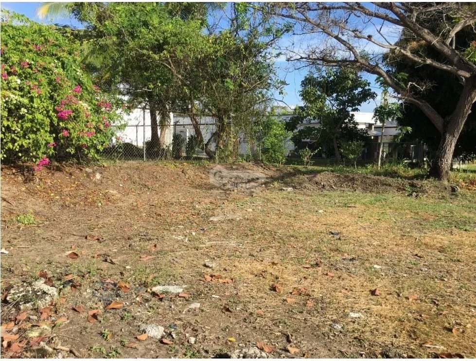 LAND / CORONADO / 800 M2 / RESIDENTIAL AREA / FLAT LOT