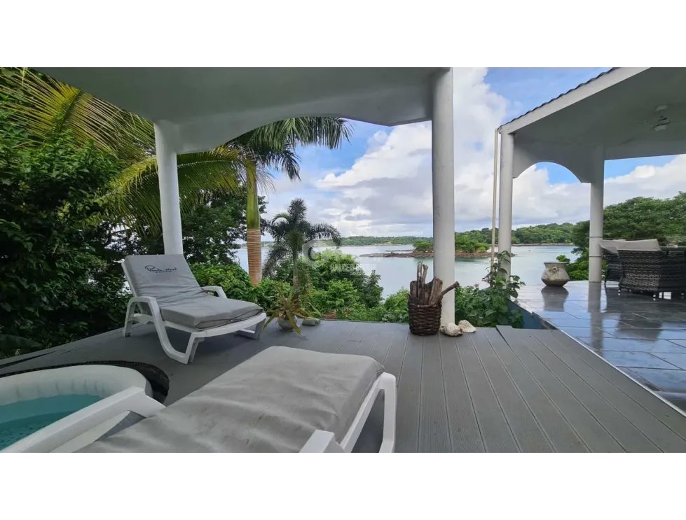SE VENDE CASA EN ISLA SABOGA FRENTE AL MAR  DE 3 HABITACIONES 1600M