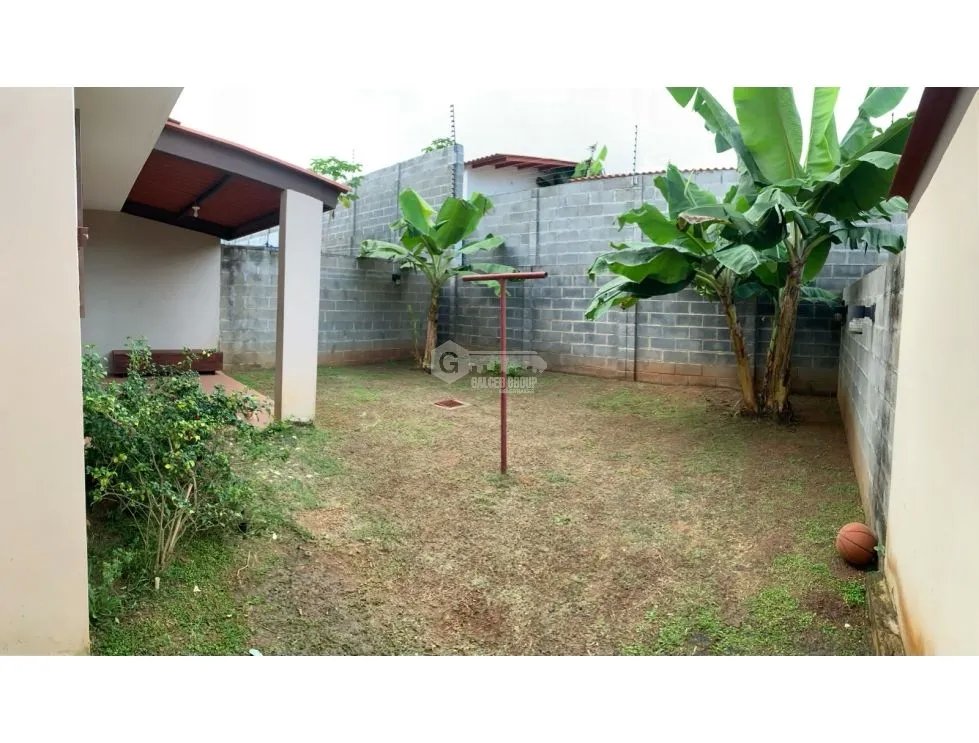 FOR RENT: HOUSE IN LAS ARBOLEDAS LOS PINOS 180 M2 WITH TERRACE