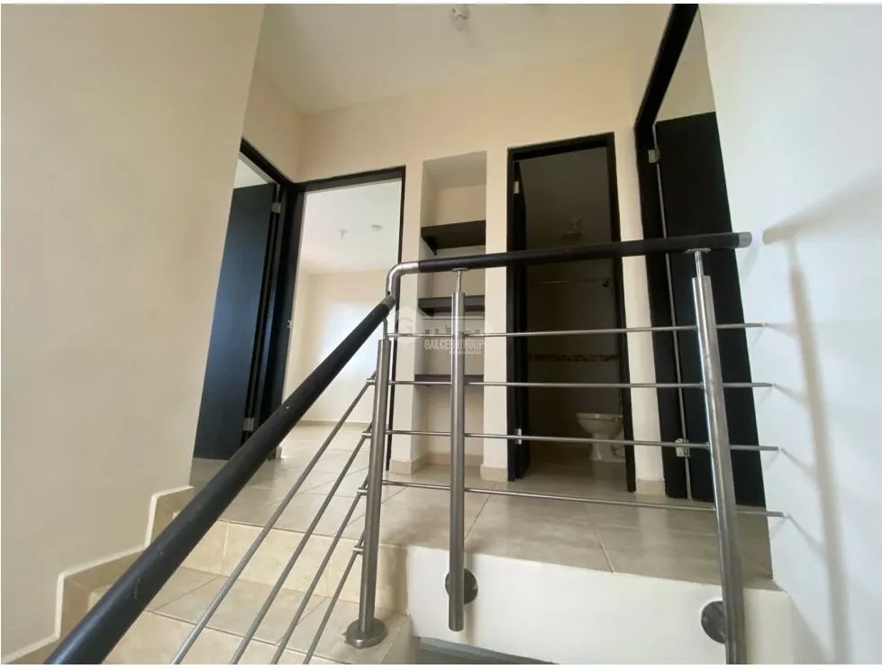 SE VENDE CASA 2 NIVELES EN LAS ARBOLEDAS LOS PINOS 180 M2 CON TERRAZA